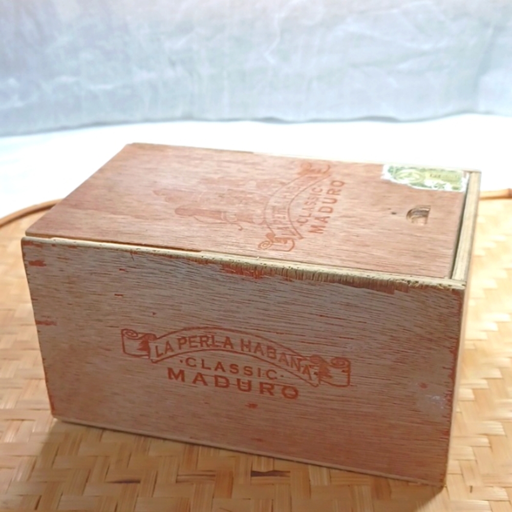 Cigar Wood  Box LA .Perla Habana  Jewelry Vintage